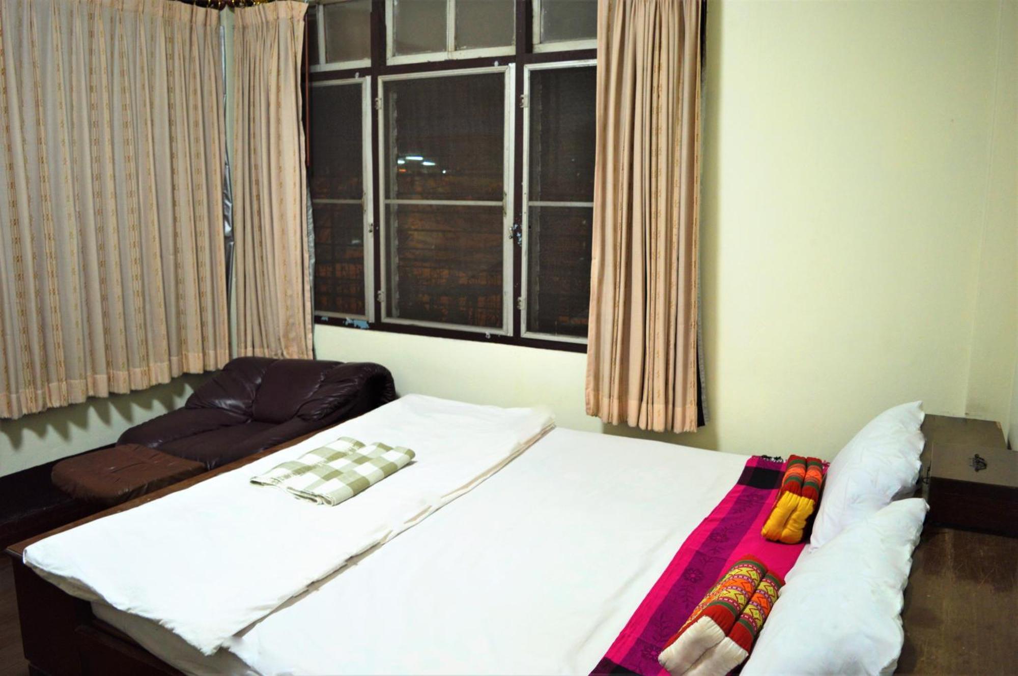 28 Rachabutr Hostel Ubon Ratchathani Rom bilde
