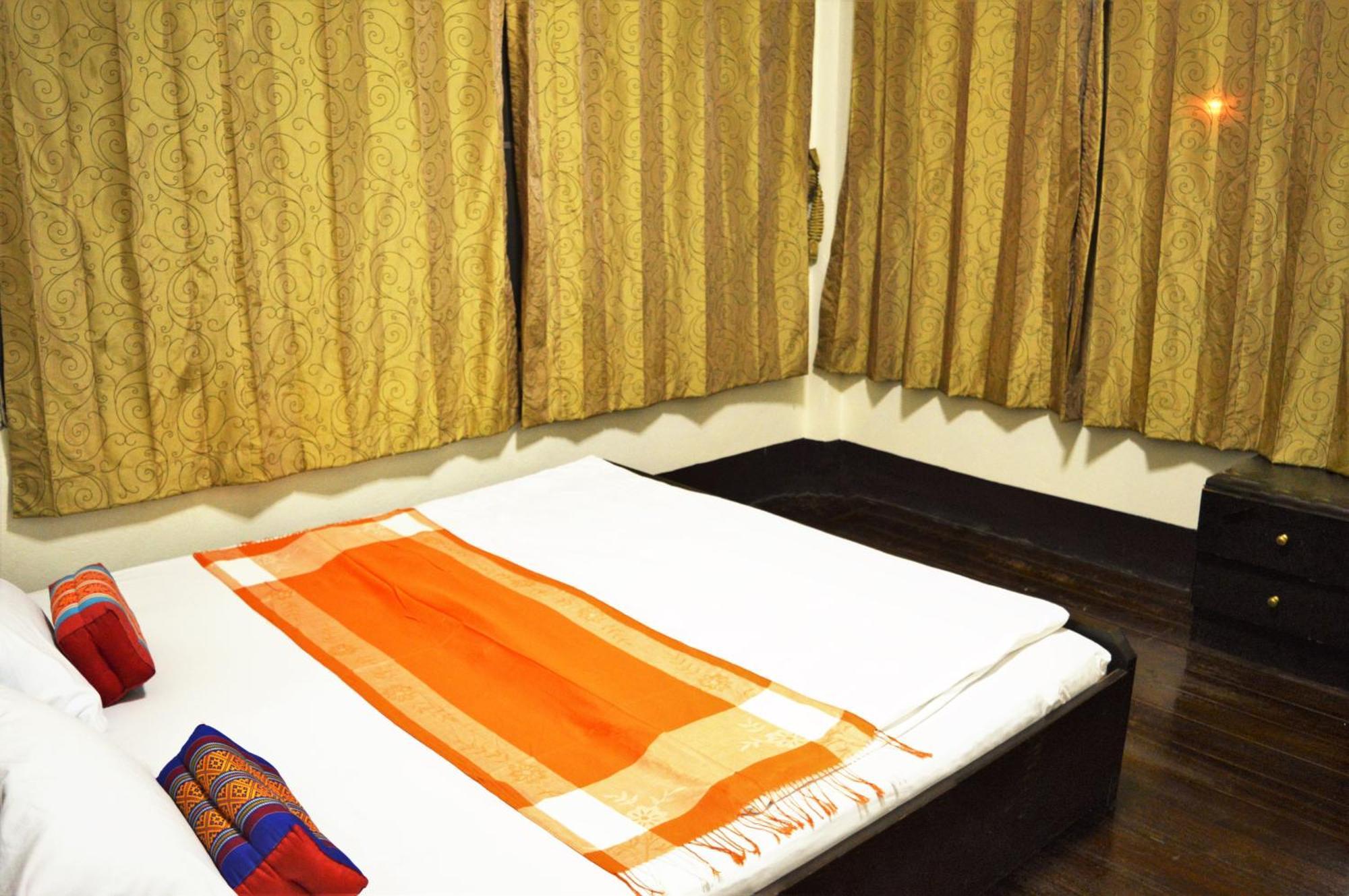 28 Rachabutr Hostel Ubon Ratchathani Rom bilde